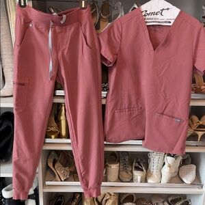 Figs Women's Pink Jogger scrub set